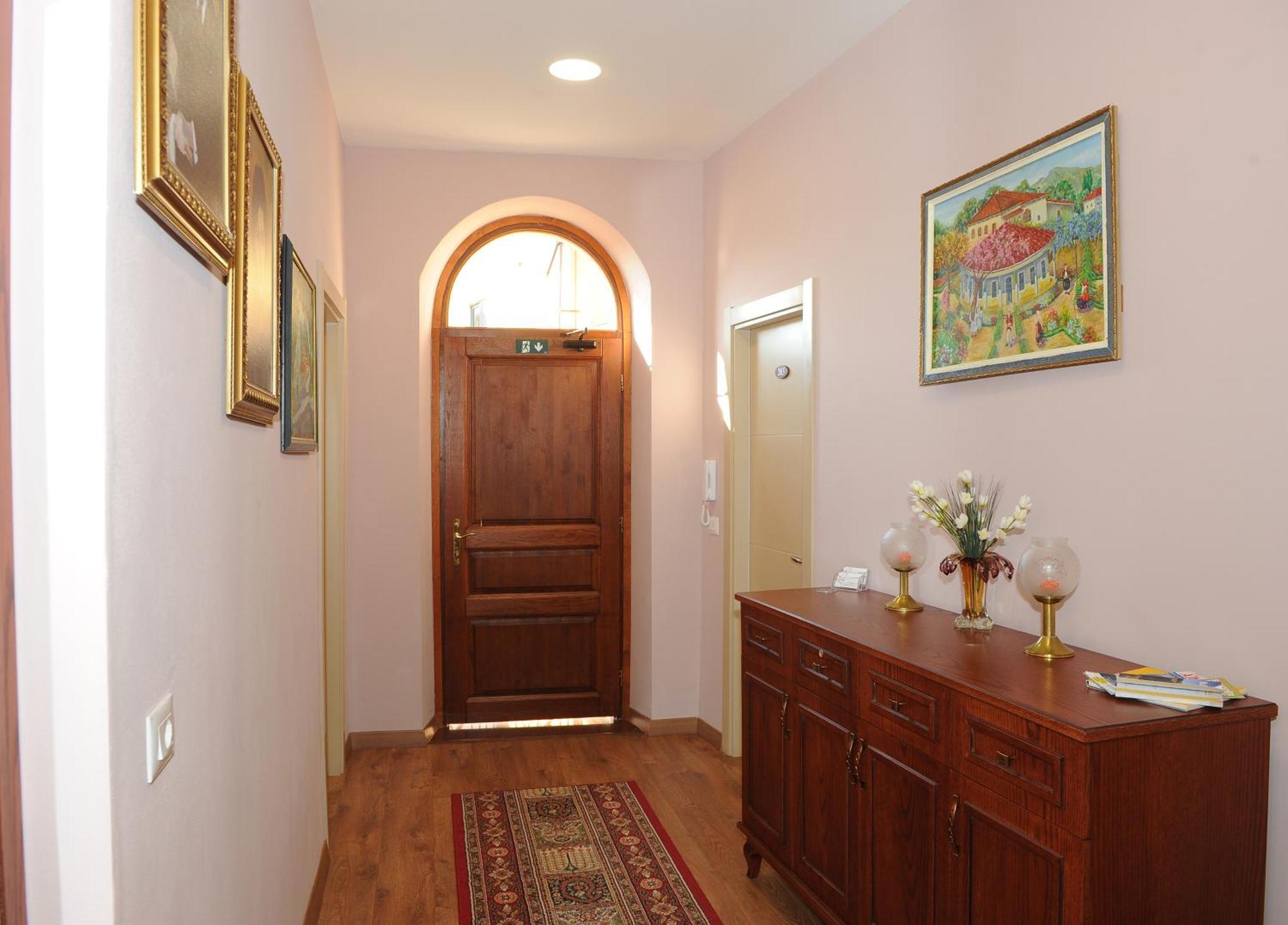 Art Rooms Gjuhadol Шкодер Экстерьер фото
